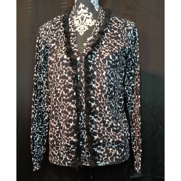East 5th V-Neck Floral Print‎ Long Sleeve Top Button Up Black White Size Medium - Picture 2 of 10
